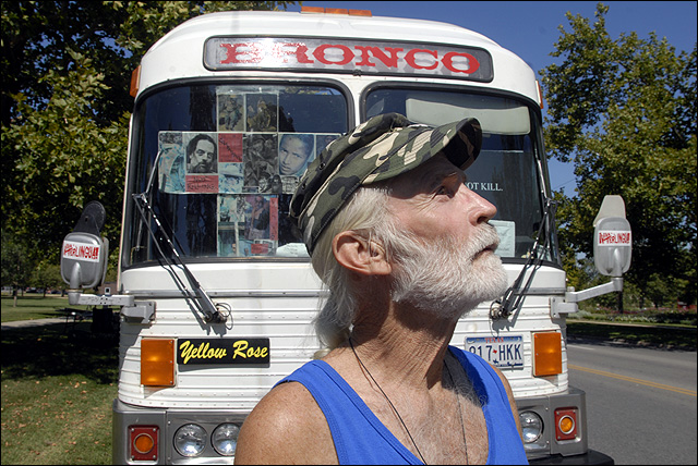 old man roses bus story