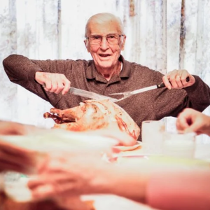 Family Faces Thanksgiving Without Grandpa – But a Note in His Chair Brings Everyone to Tears